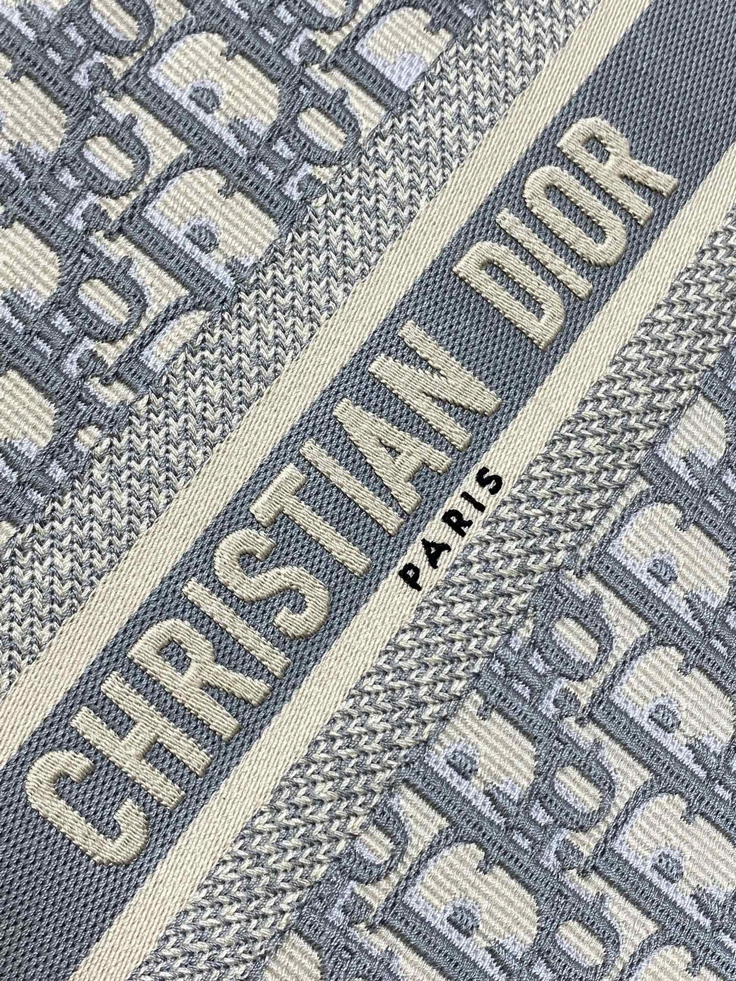 D10r Small D10r Book Tote Gray D10r Oblique Embroidery and Calfskin 26.5 x 21 x 14 cm