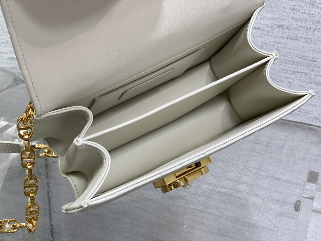 D10r Small Ange Bag Latte Macrocannage Calfskin 20 x 12 x 5 cm