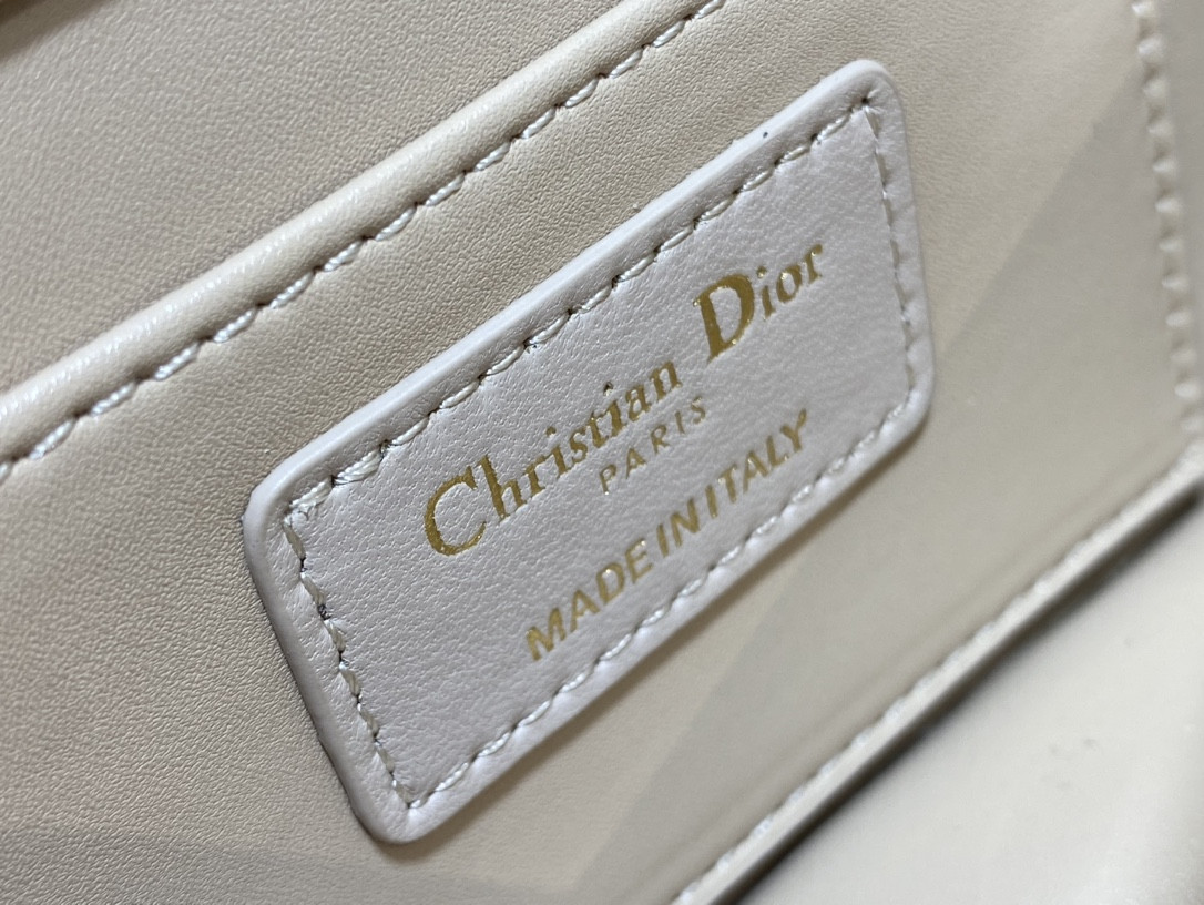 D10r Small Ange Bag Pink Latte Macrocannage Calfskin 20 x 12 x 5 cm