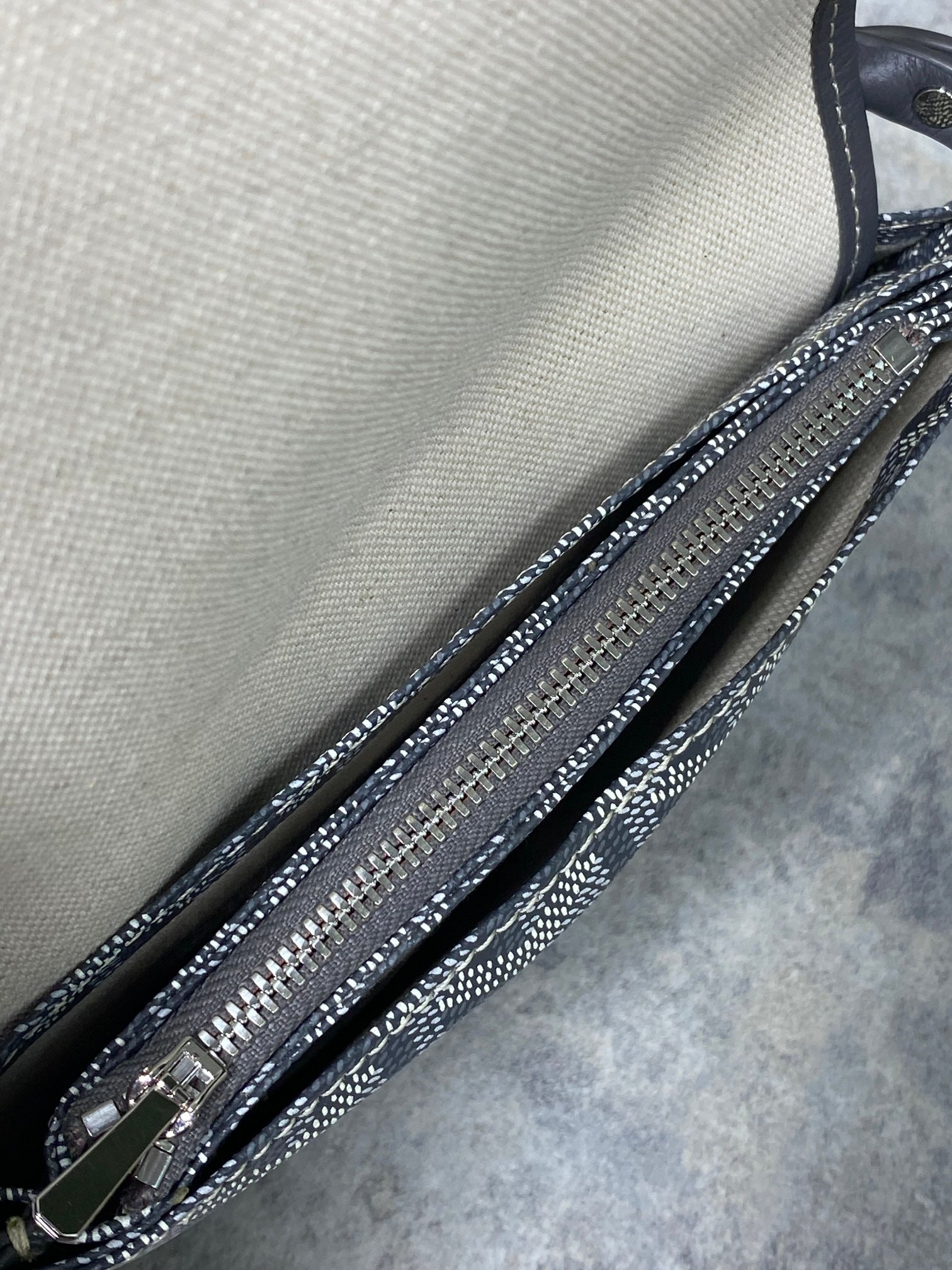 G09ard Plumet Pocket Wallet 21x14x2.5cm