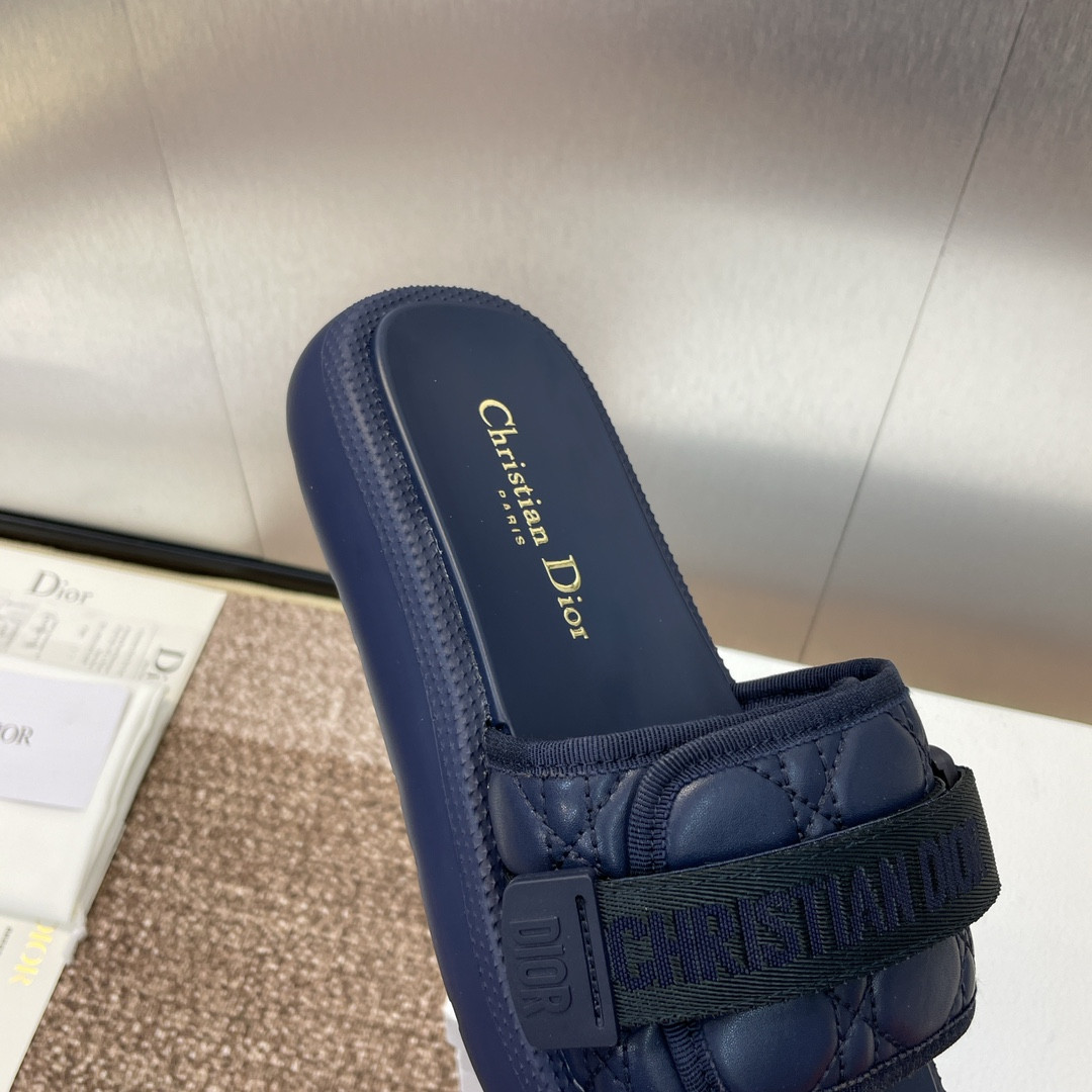 UA D10r D10riviera Dio(r)evolution Slide