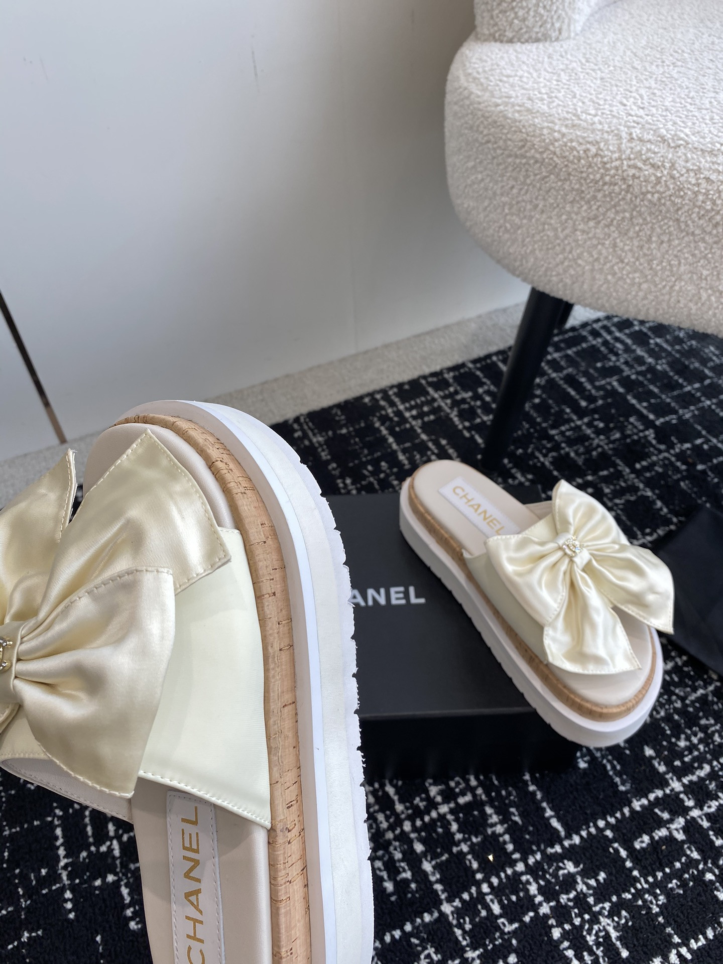 UA Ch**el PLATFORM SLIDES