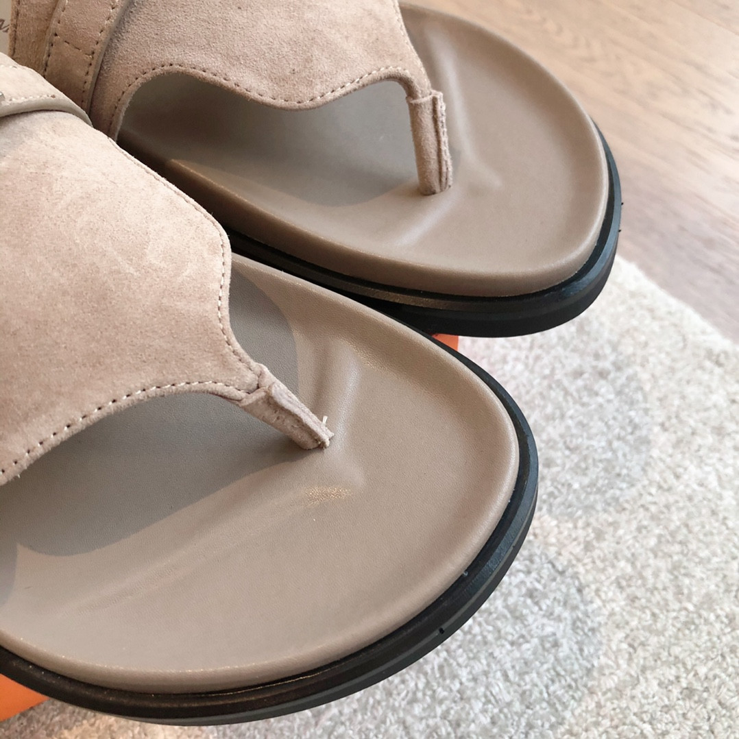 UA H**me5 Empire Sandal