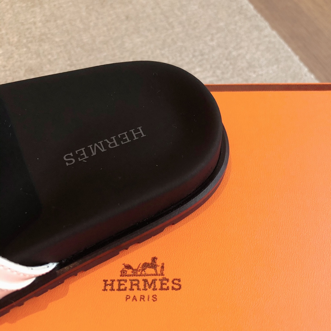 UA H**me5 Empire Sandal