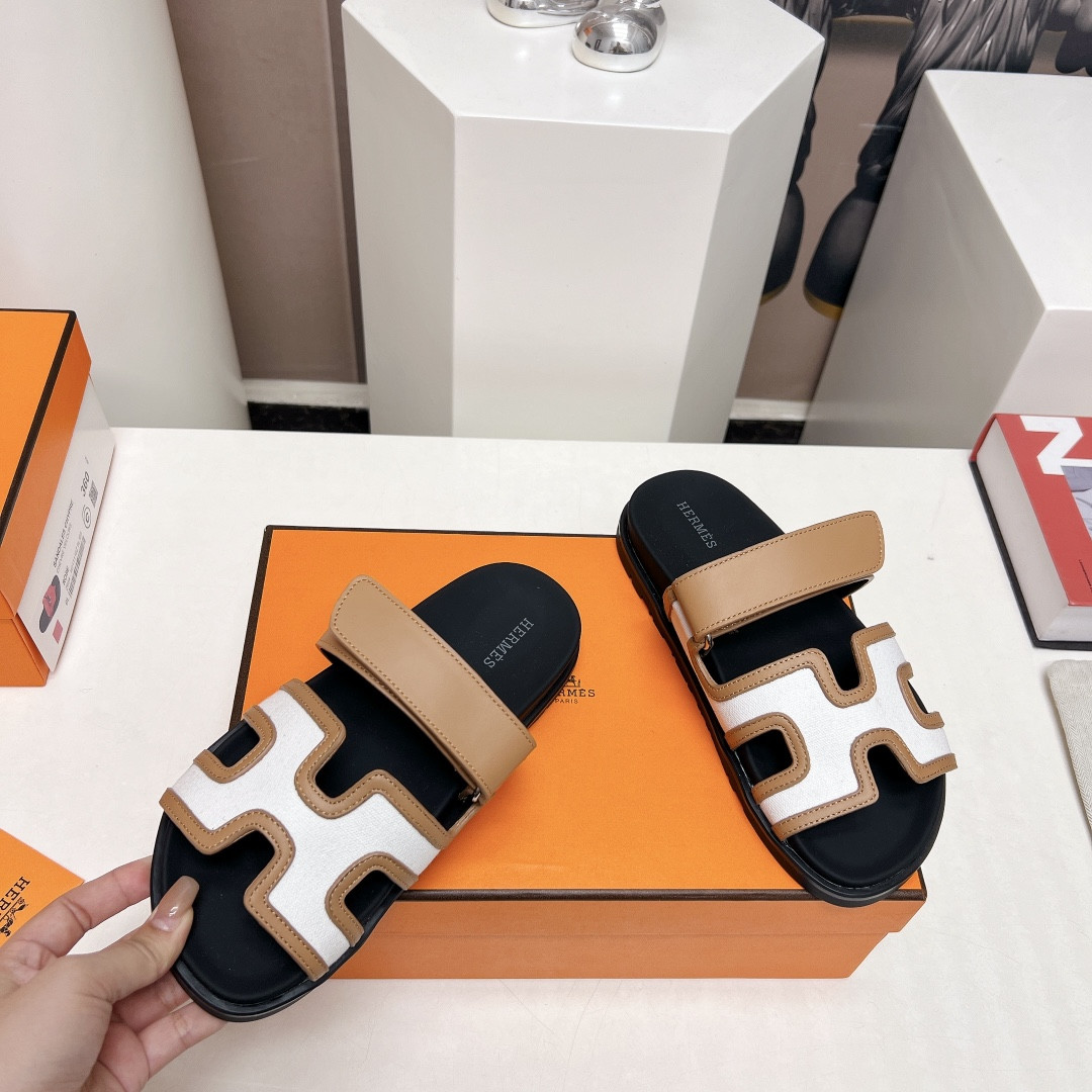 UA H**me5 Chypre sandal