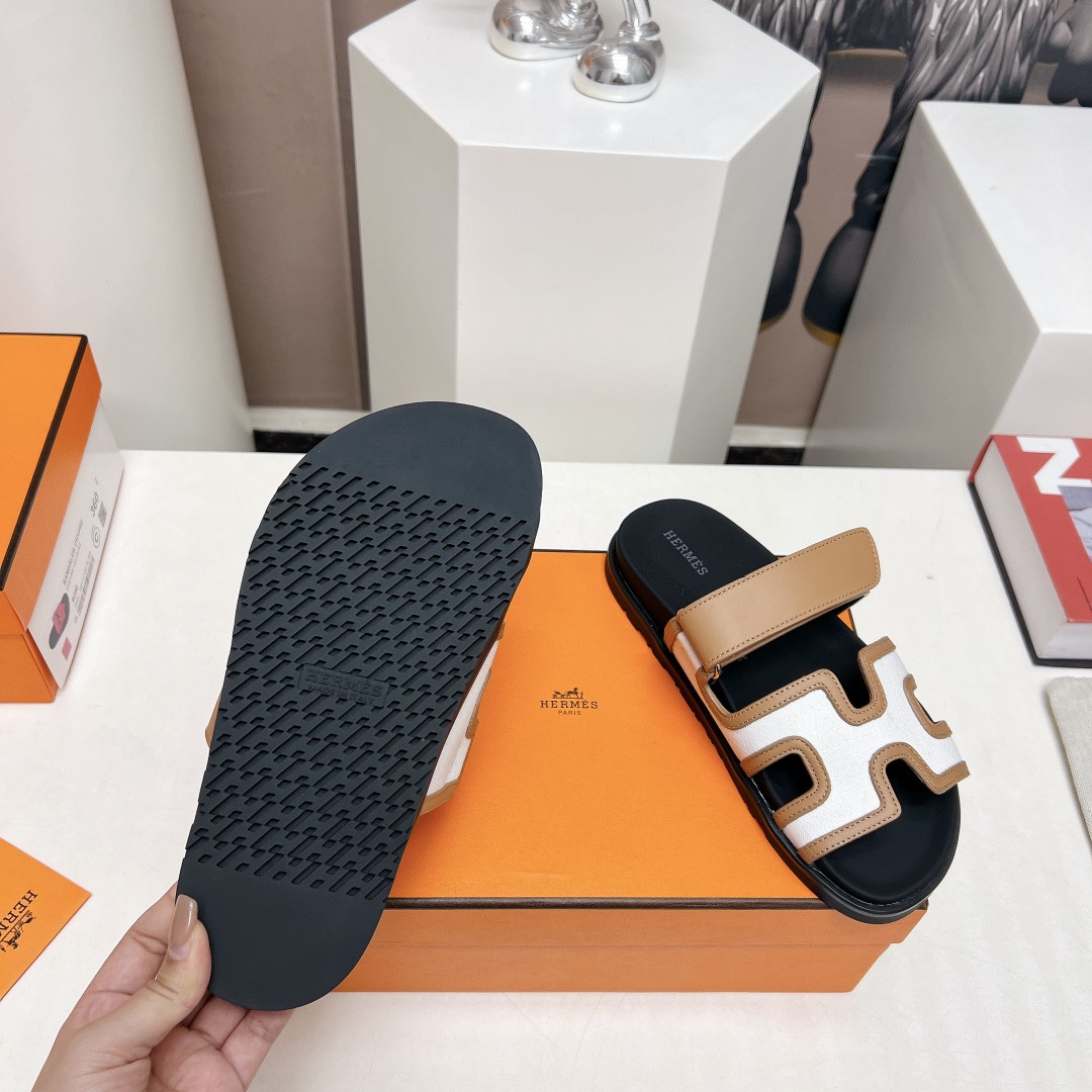 UA H**me5 Chypre sandal