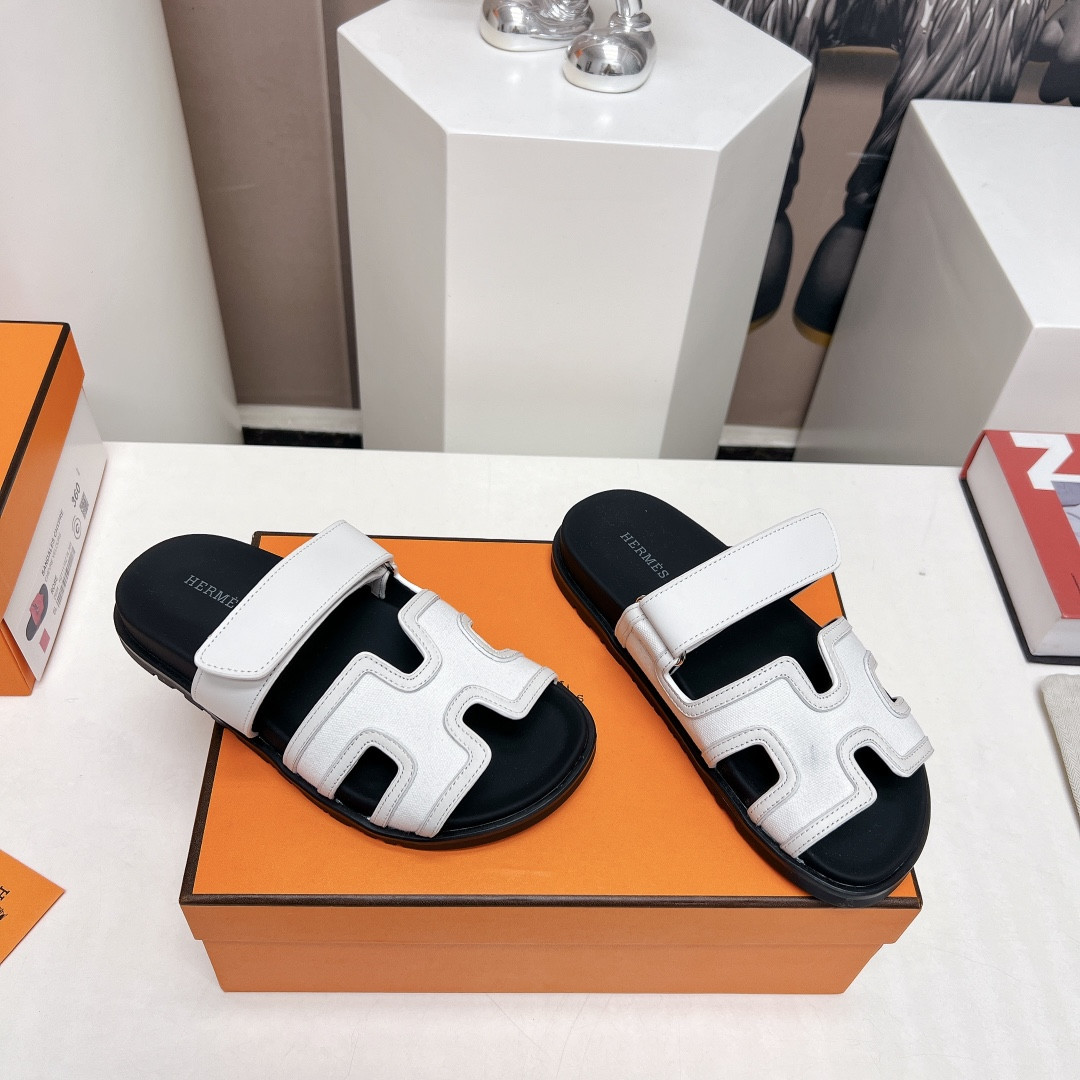 UA H**me5 Chypre sandal
