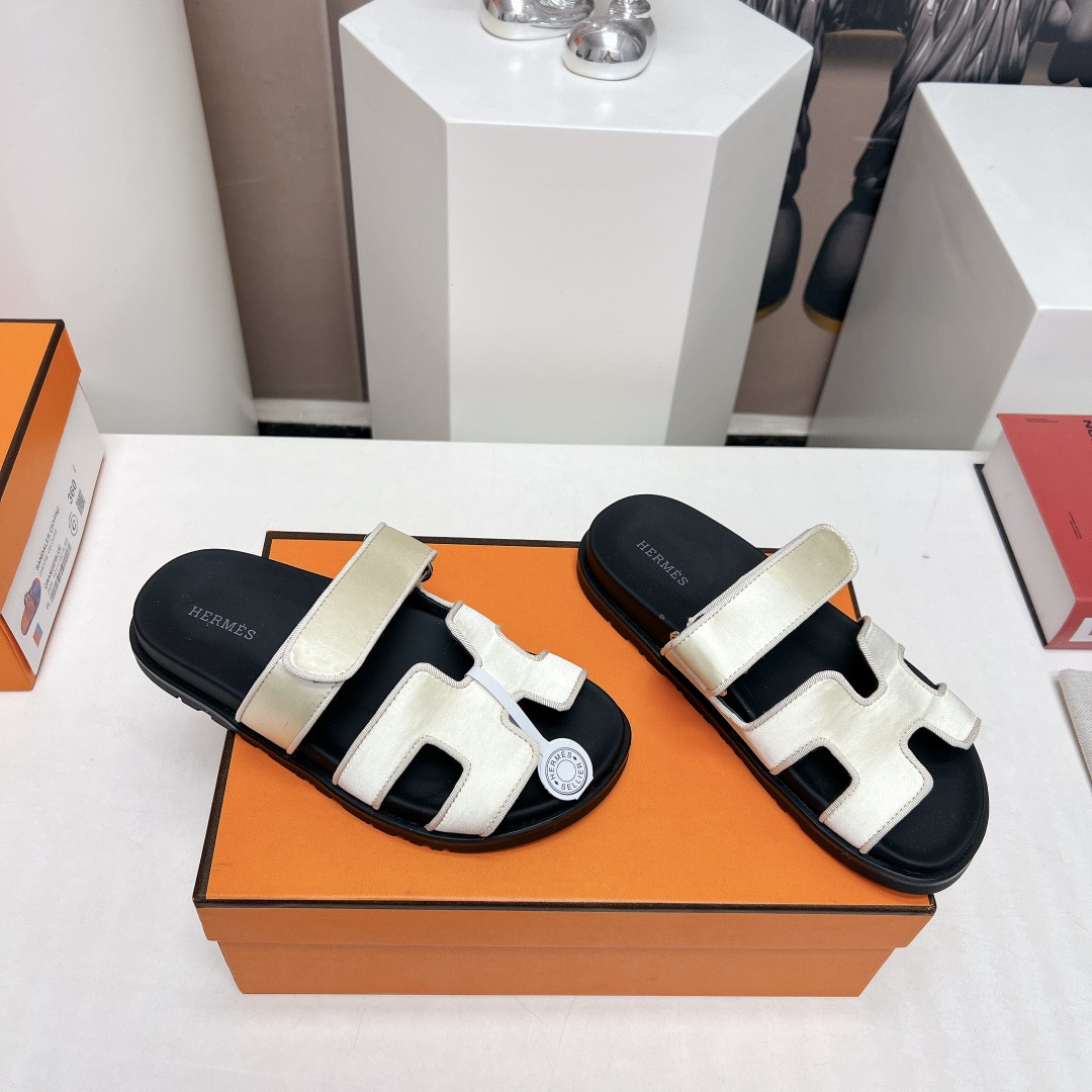 UA H**me5 Chypre sandal