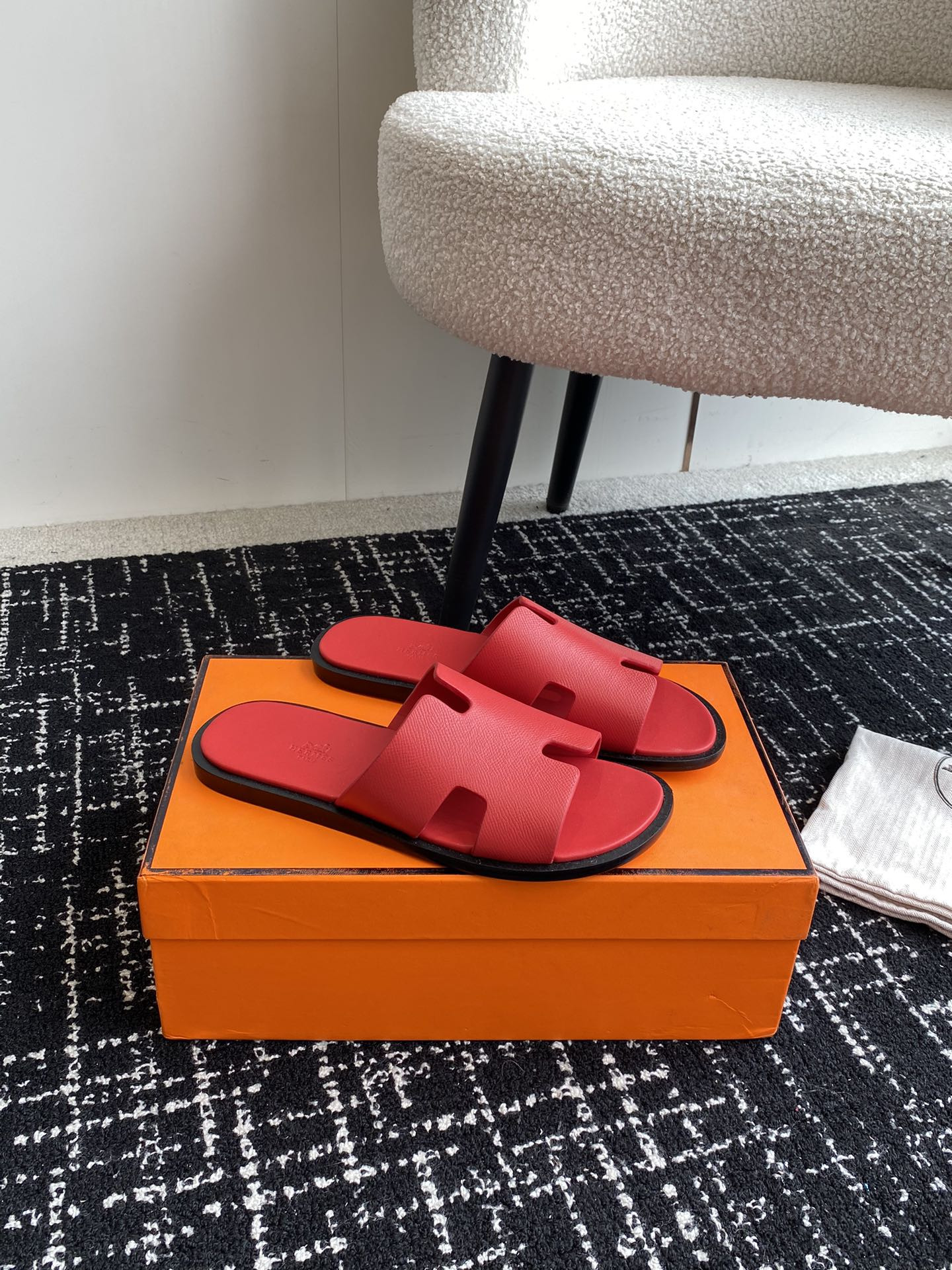 UA H**me5 Izmir sandal