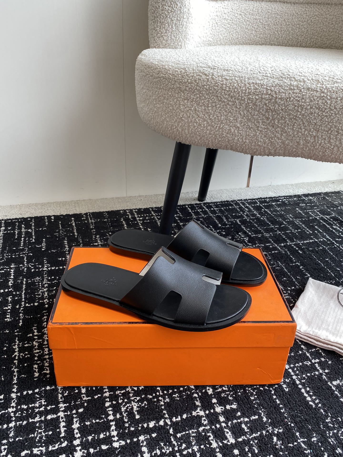 UA H**me5 Izmir sandal