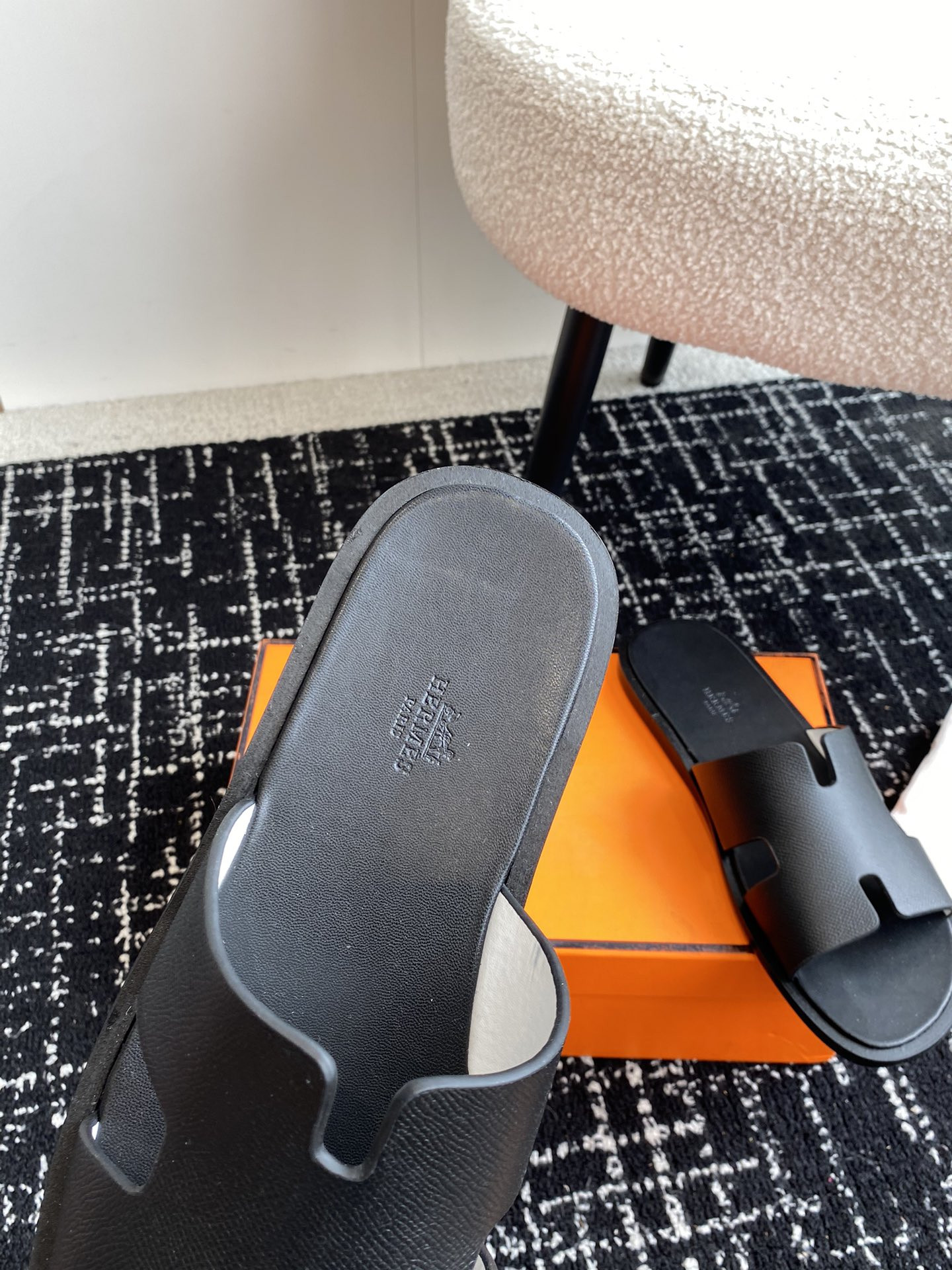 UA H**me5 Izmir sandal