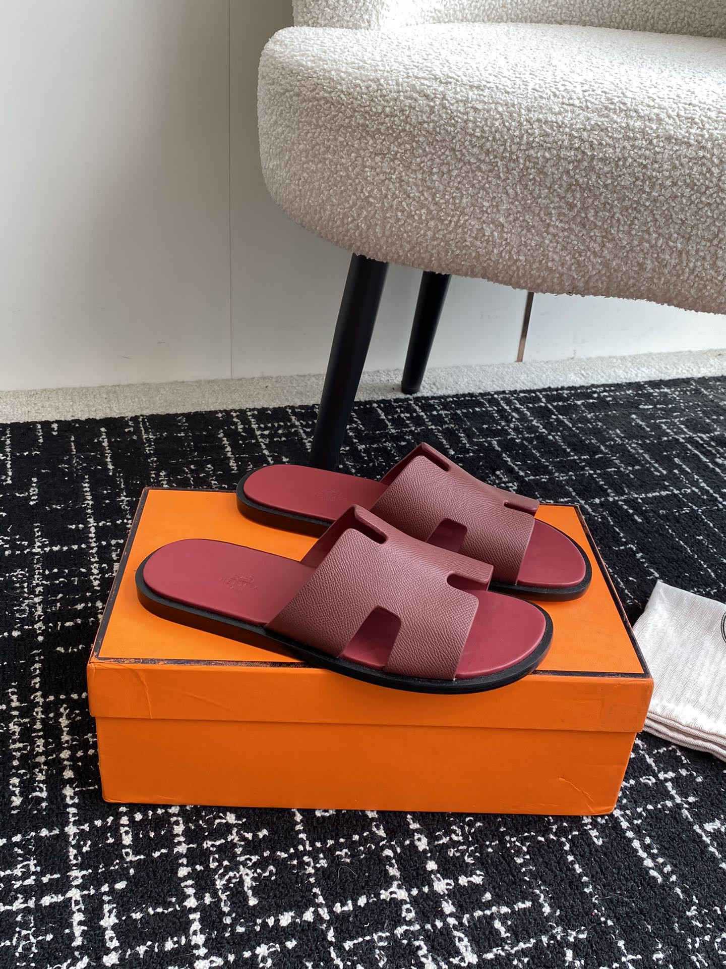 UA H**me5 Izmir sandal