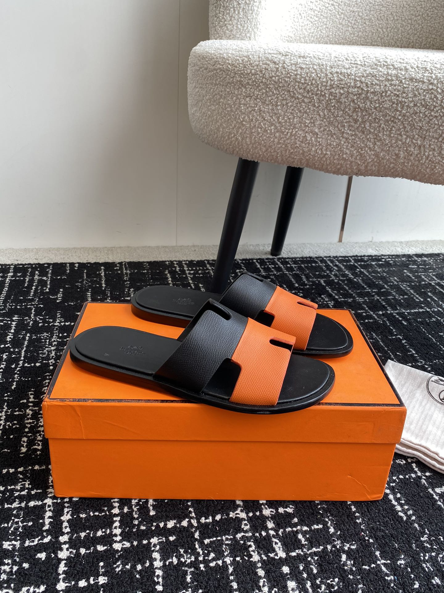 UA H**me5 Izmir sandal