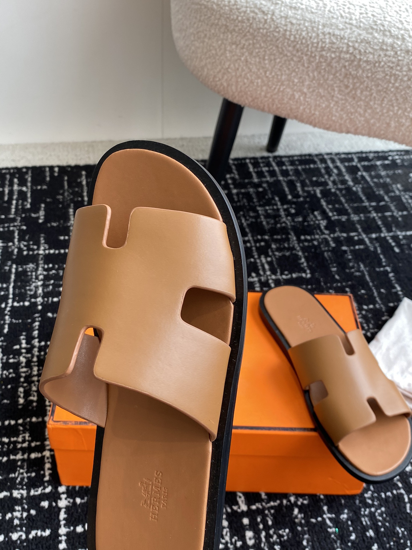 UA H**me5 Izmir sandal