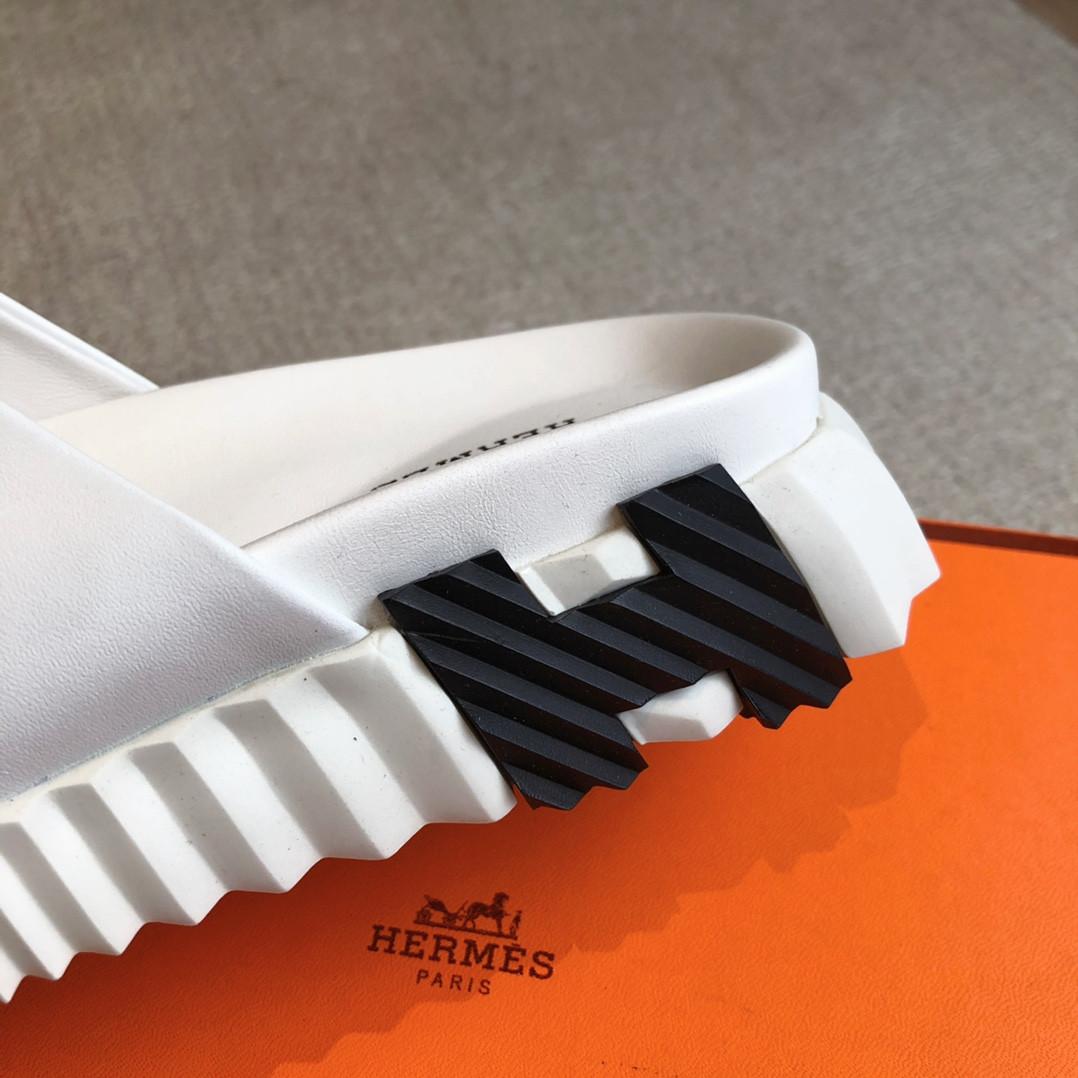 UA H**me5 Infra sandal