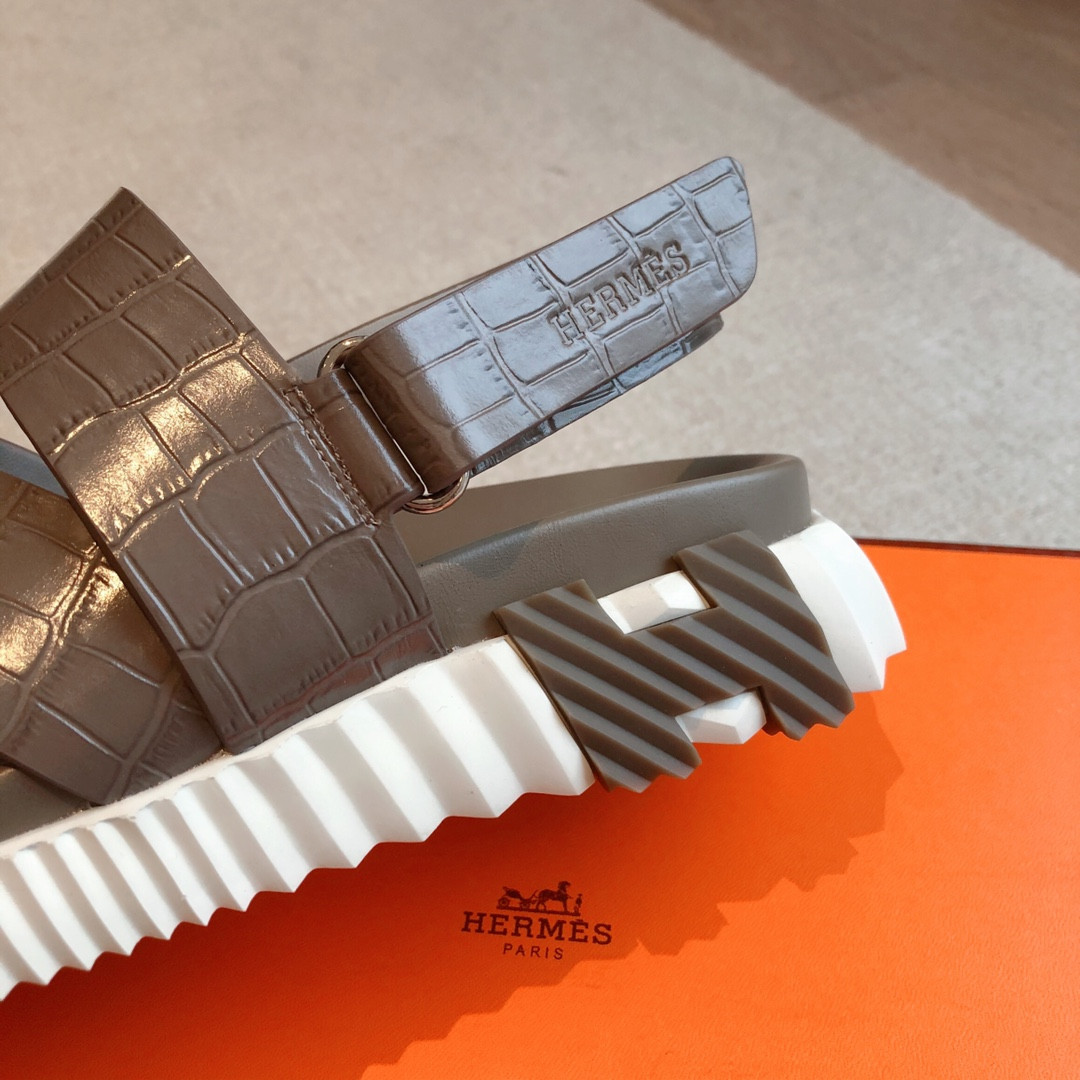 UA H**me5 Electric sandal