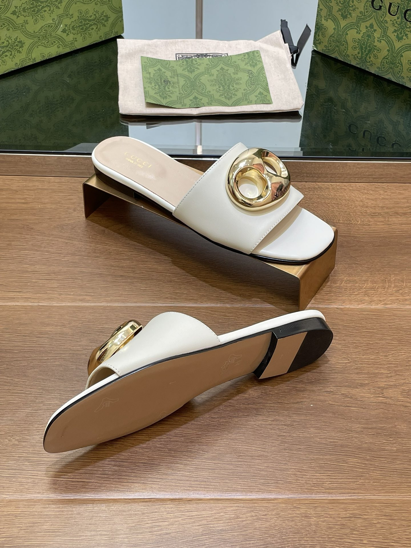 UA Gvc*1 MARINA CHAIN SLIDE