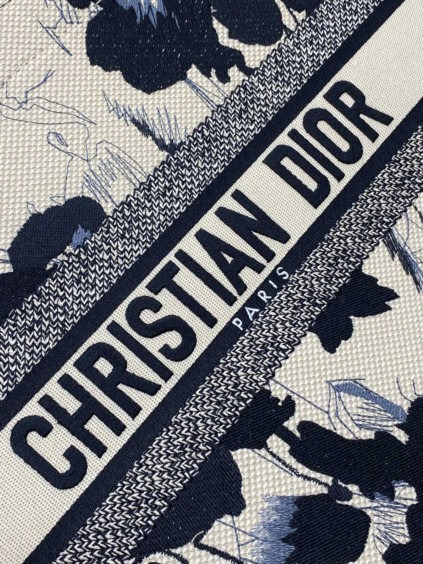 D10r Tote 36 x 18 x 28cm