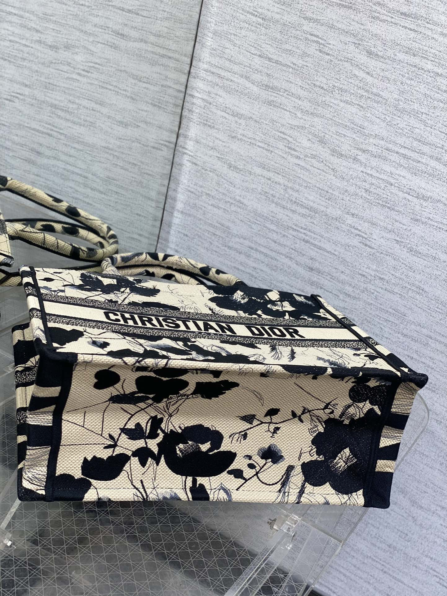 D10r Tote 36 x 18 x 28cm