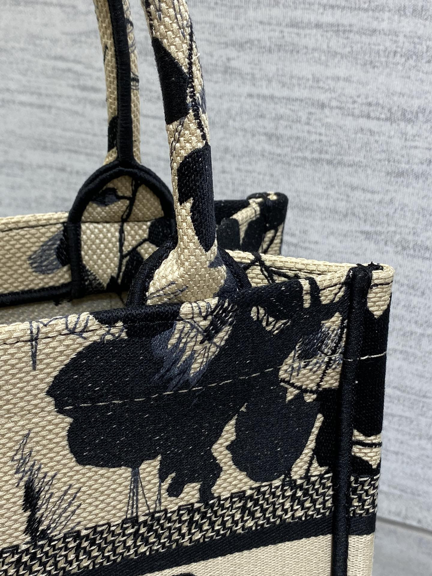 D10r Tote 26 x 8 x 22cm