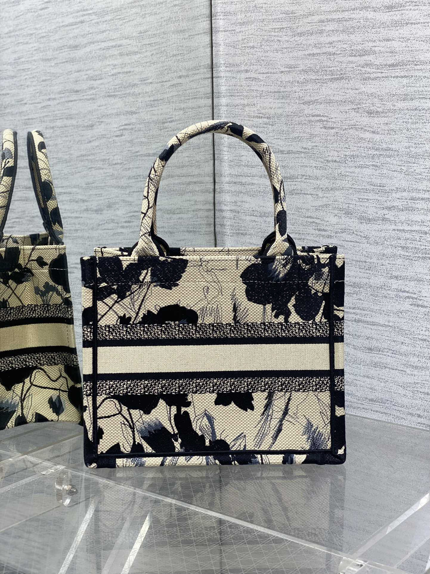 D10r Tote 26 x 8 x 22cm