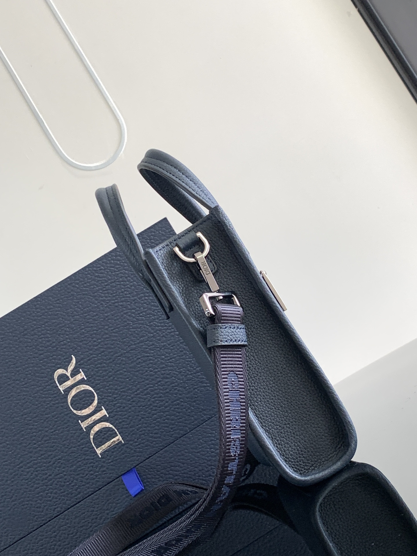 Dior safari north-south 14 x 19 x 6.5 cm