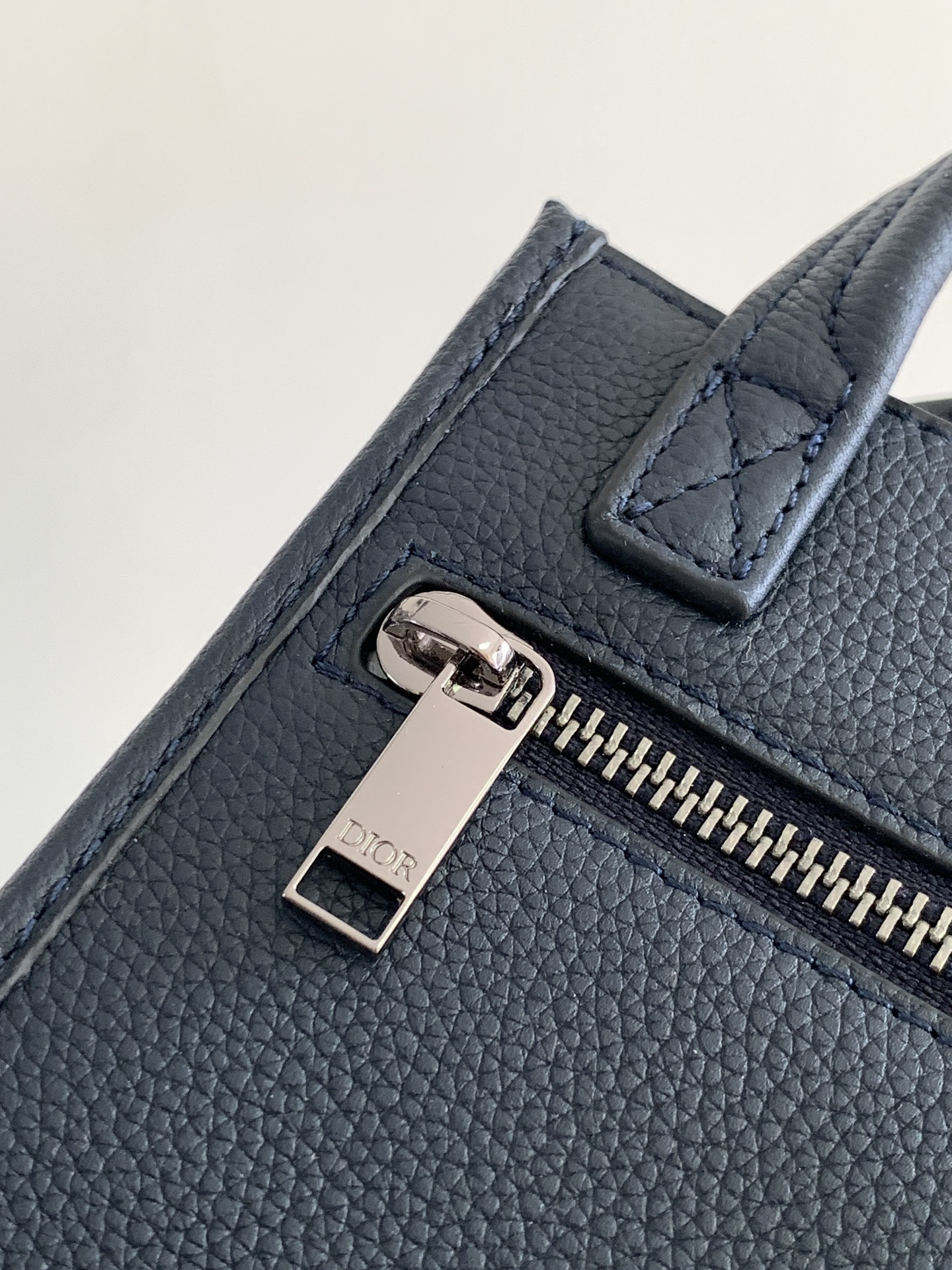 Dior safari north-south 14 x 19 x 6.5 cm