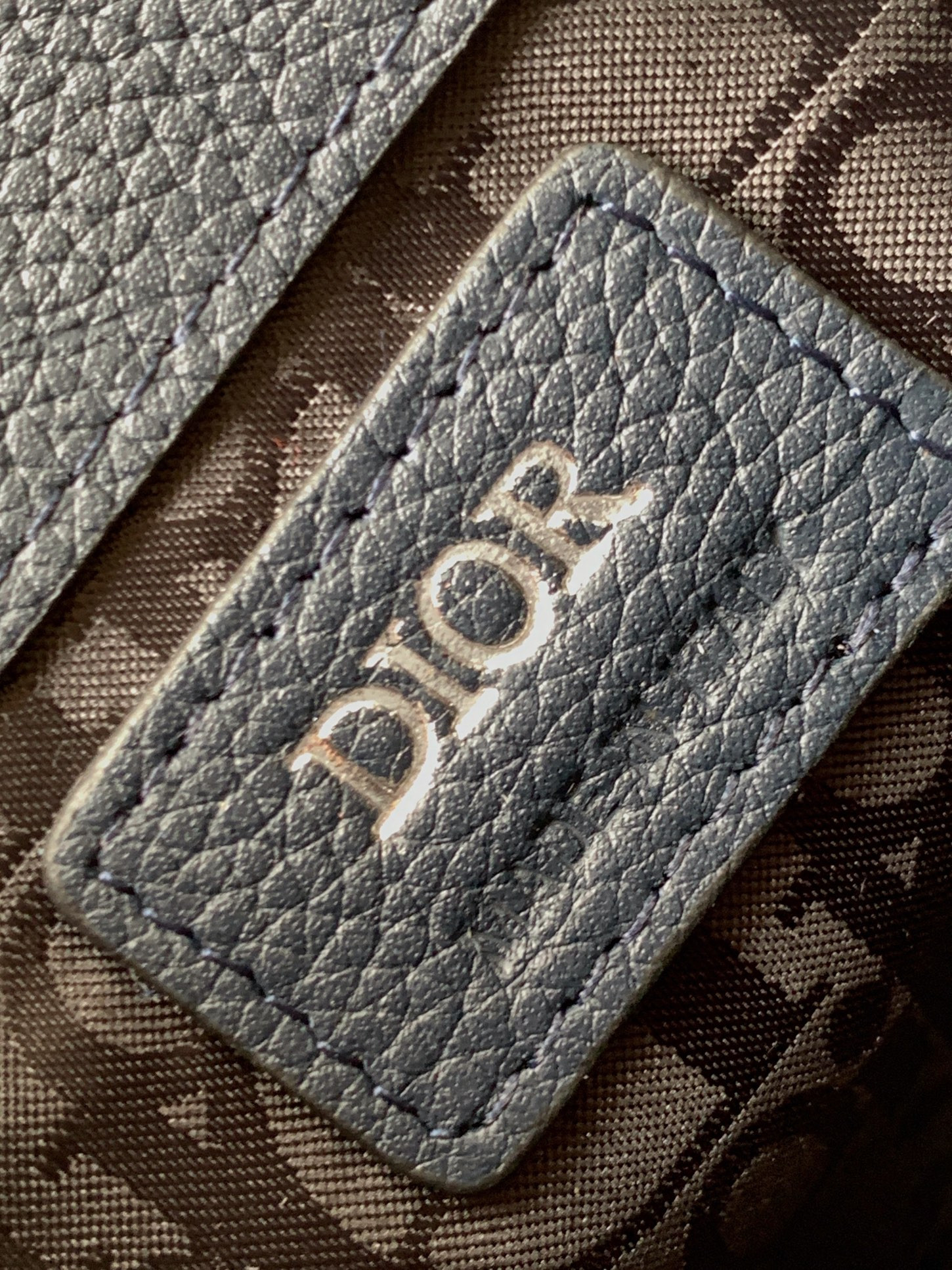 Dior safari north-south 14 x 19 x 6.5 cm