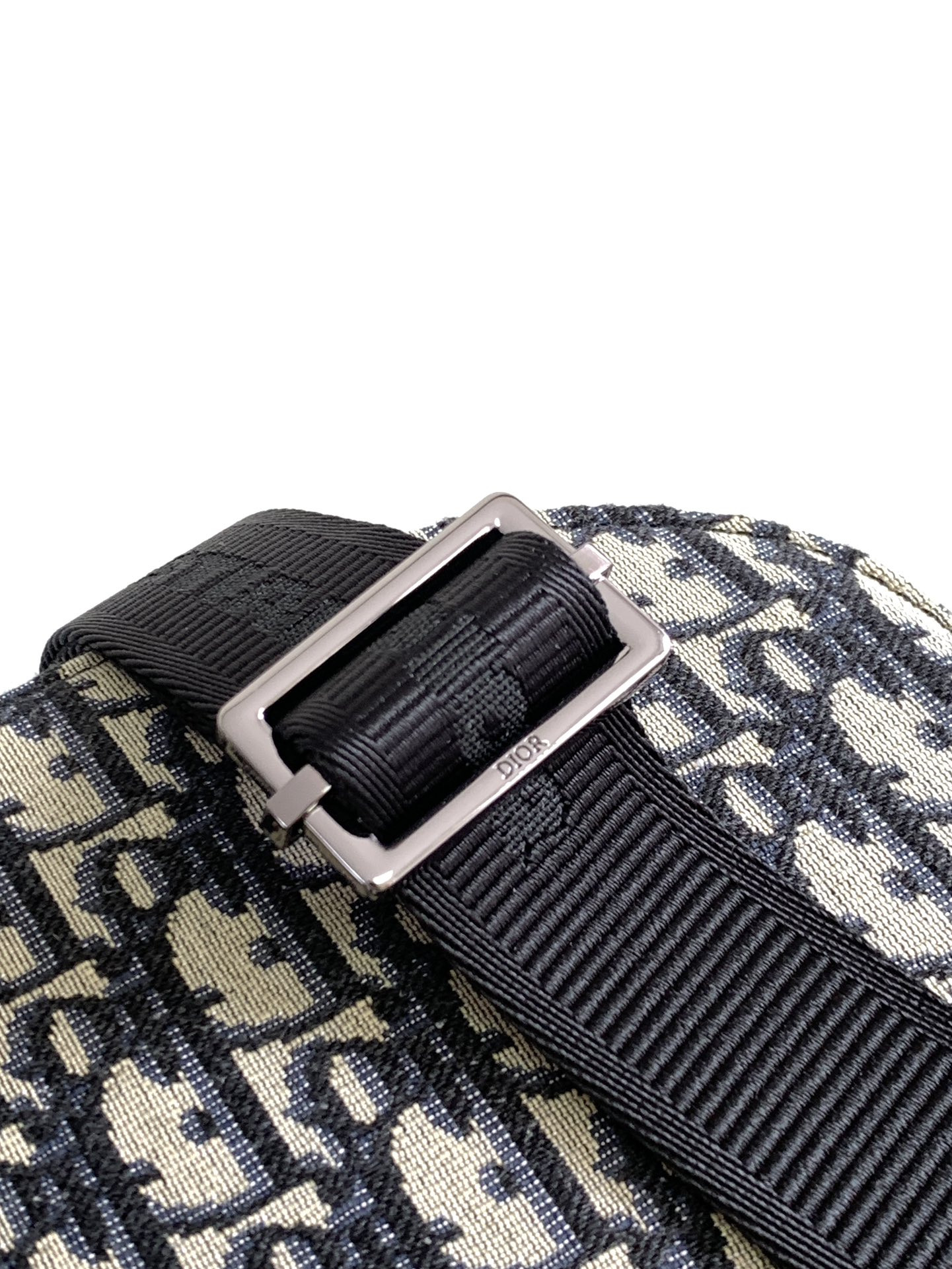 D10r Saddle Messenger Bag 24 x 16.5 x 5.5 cm