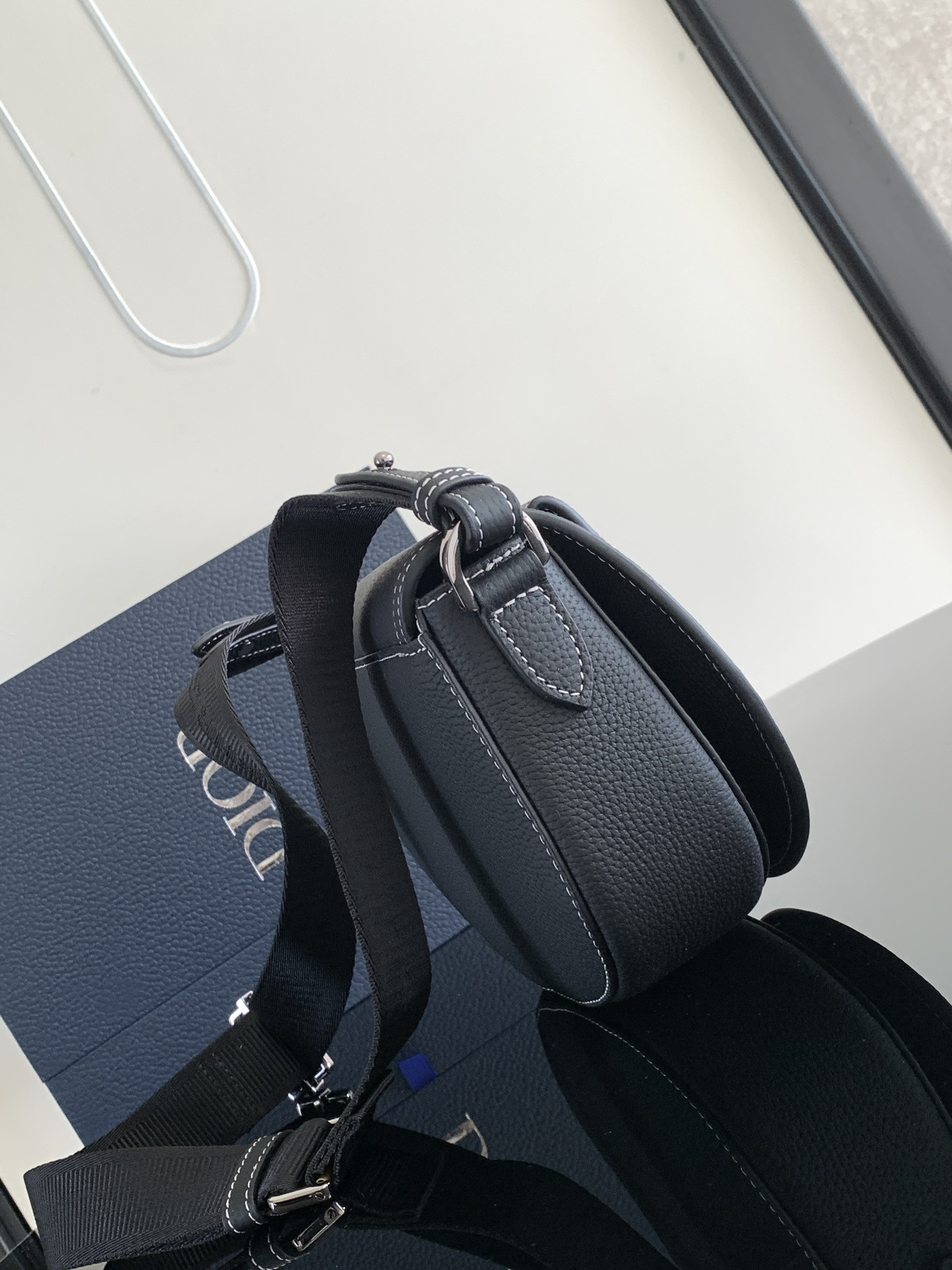 D10r Saddle Messenger Bag 24 x 16.5 x 5.5 cm