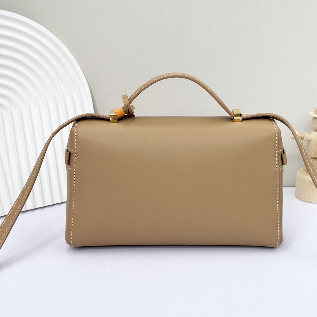 L0r0 P1ana Extra Pocket L19 11 x 19 x 6.5 cm