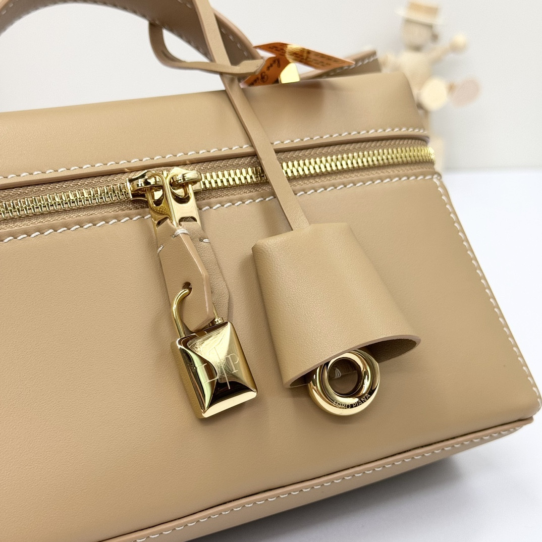 L0r0 P1ana Extra Pocket L19 11 x 19 x 6.5 cm