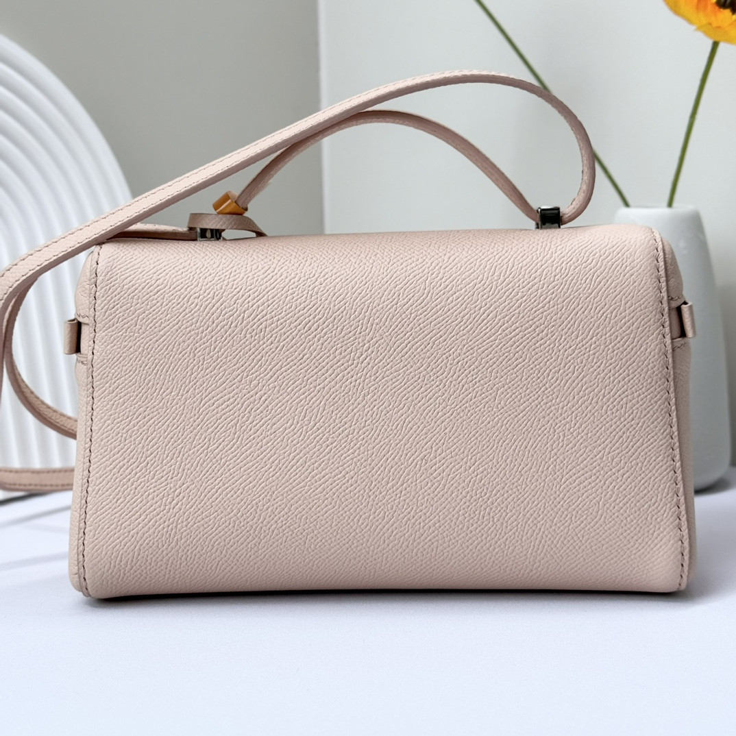 L0r0 P1ana Extra Pocket L19 Grained Calfskin 11 x 19 x 6.5 cm