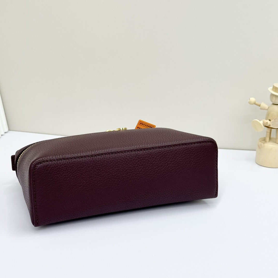 L0r0 P1ana Extra Pocket L19 Grained Calfskin 11 x 19 x 6.5 cm