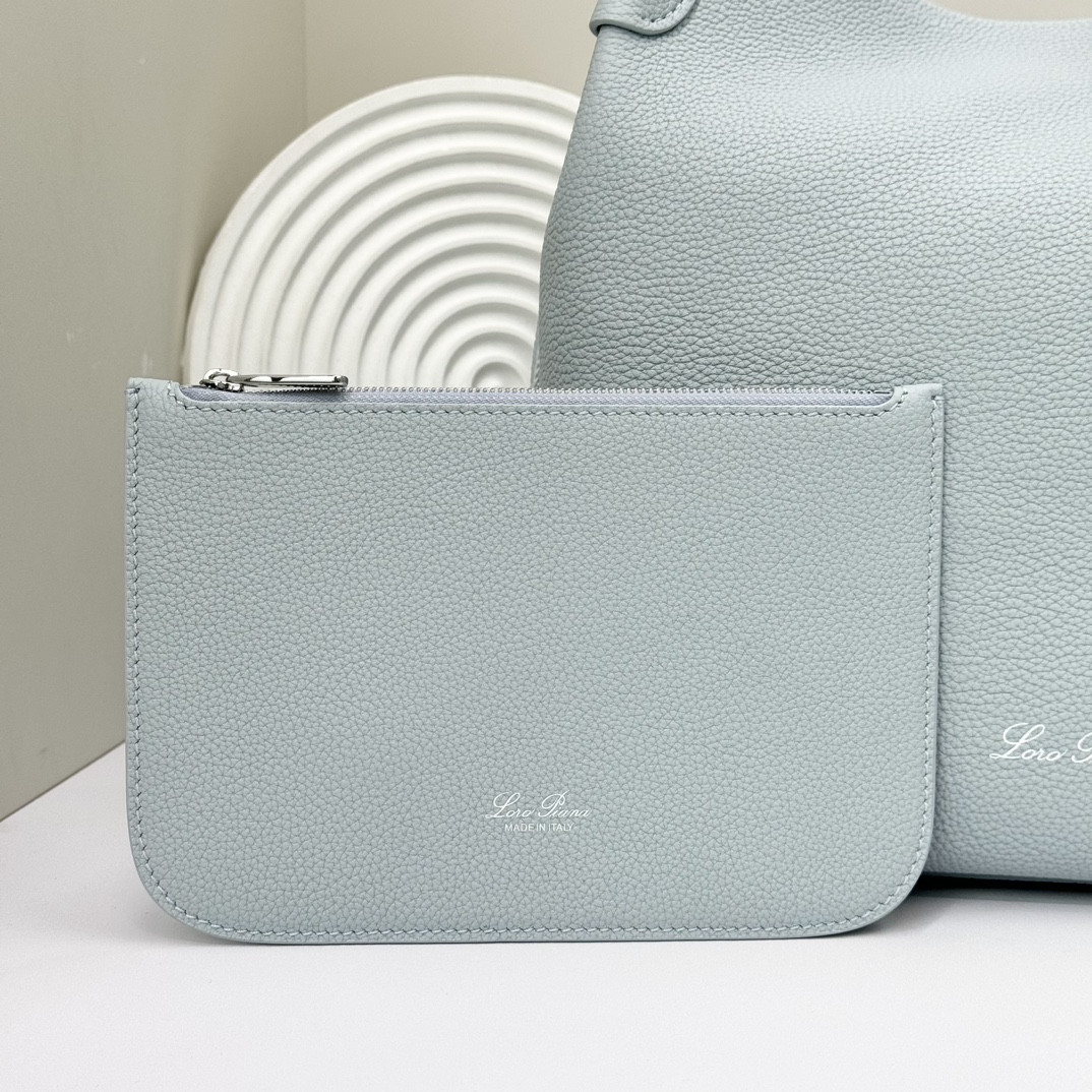 L0r0 P1ana Large Bale Bag Grained Calfskin 24 x 20 x 27 cm