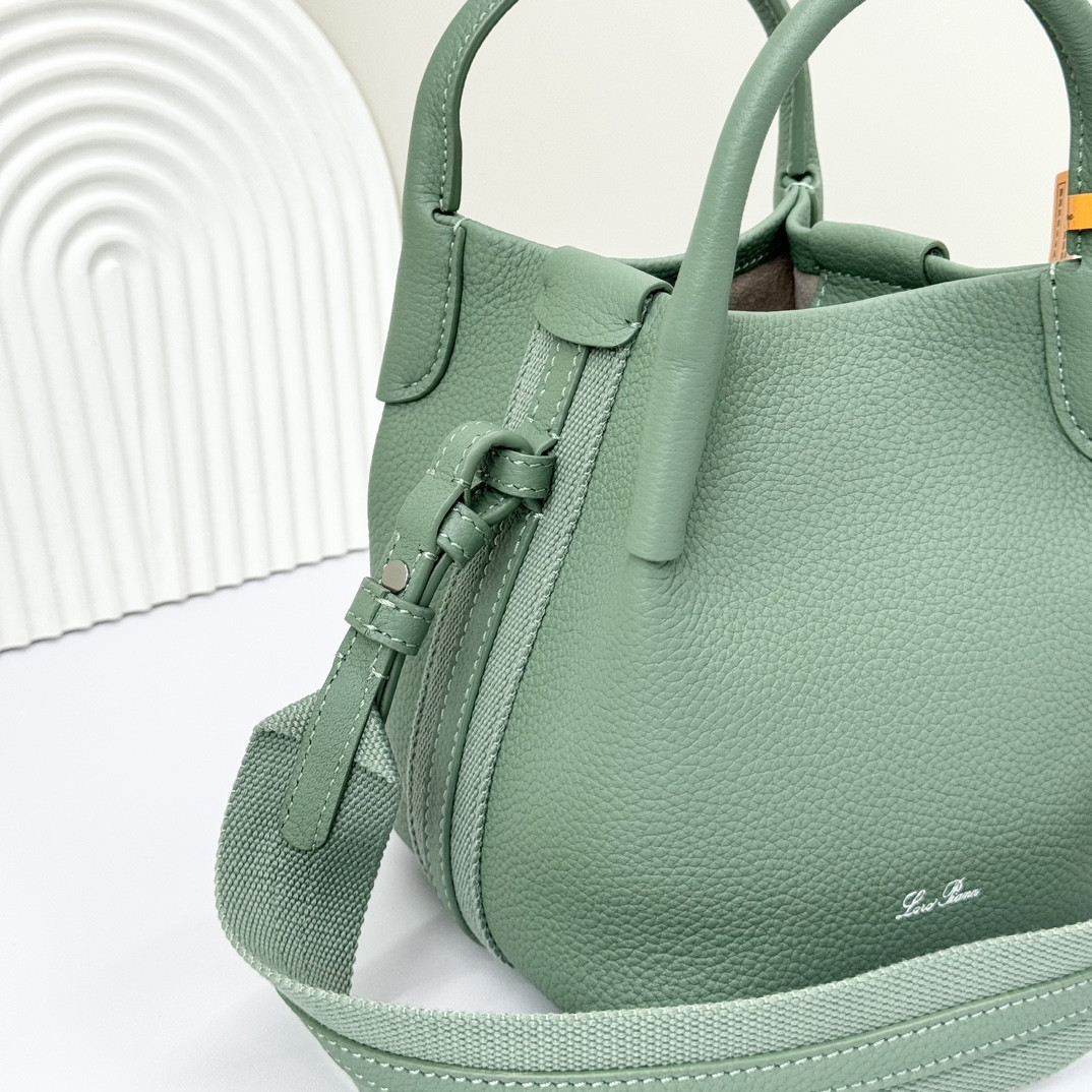 L0r0 P1ana Micro Bale Bag Grained Calfskin 23 x 16 x 14 cm