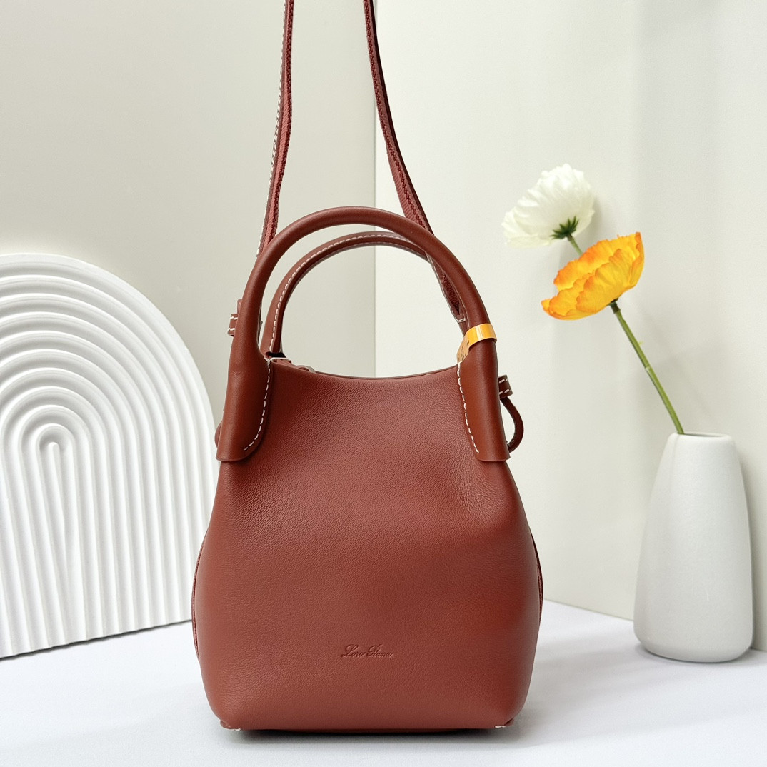 L0r0 P1ana Micro Bale bag  Smooth Calfskin 23 x 16 x 14 cm