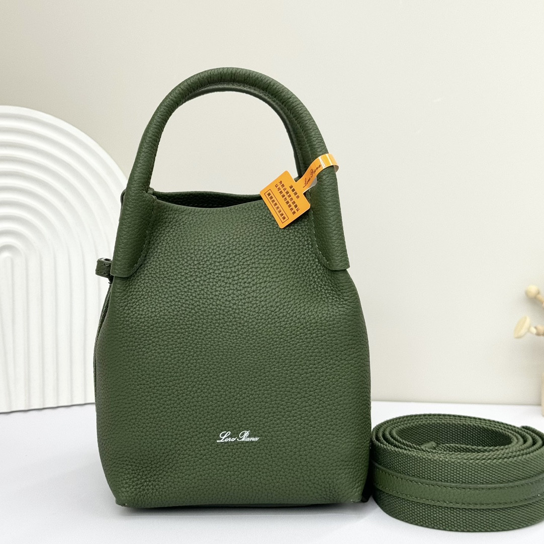 L0r0 P1ana Micro Bale bag Grained Calfskin 23 x 16 x 14 cm