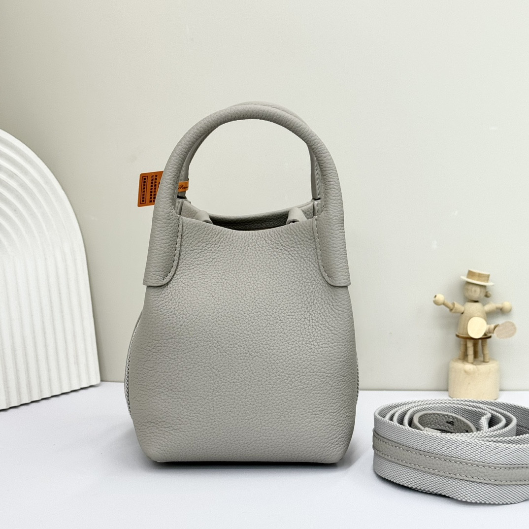 L0r0 P1ana Micro Bale bag Grained Calfskin 23 x 16 x 14 cm