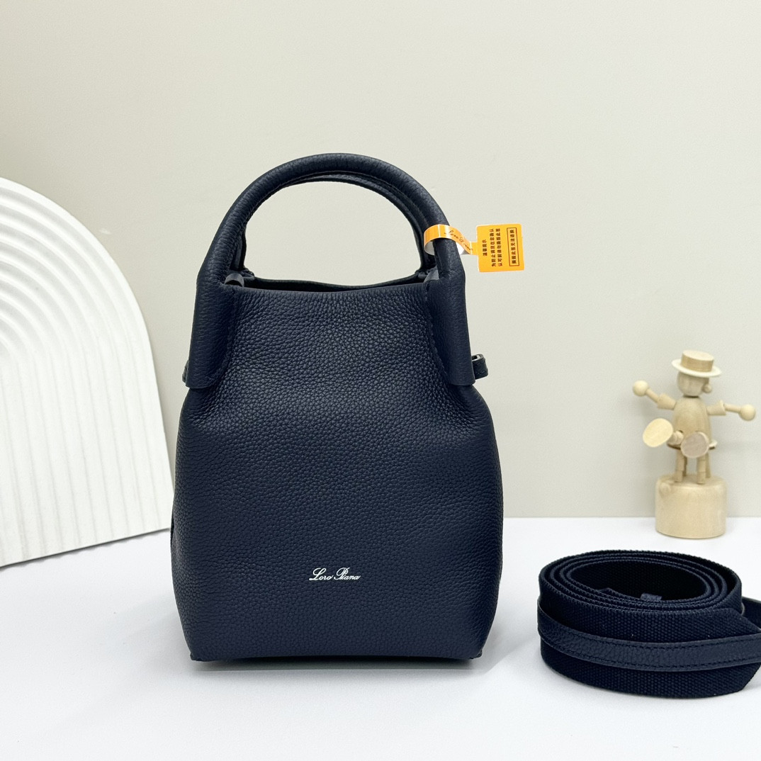 L0r0 P1ana Micro Bale bag Grained Calfskin 16x13x13cm