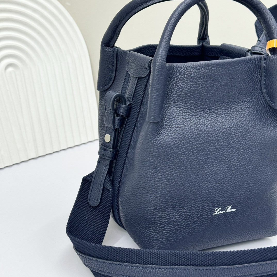 L0r0 P1ana Micro Bale bag Grained Calfskin 16x13x13cm