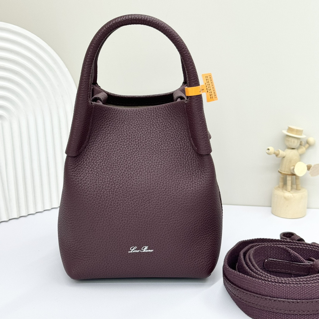 L0r0 P1ana Micro Bale bag Grained Calfskin 23 x 16 x 14 cm