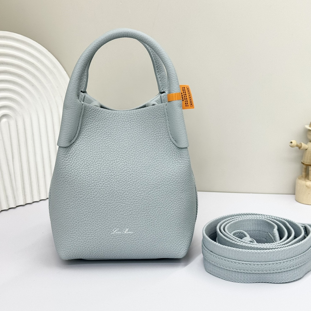 L0r0 P1ana Micro Bale bag Grained Calfskin 23 x 16 x 14 cm