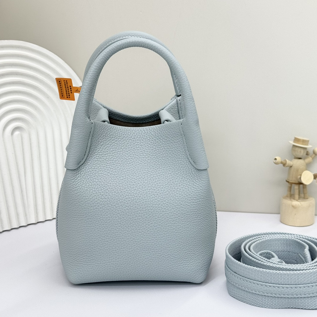 L0r0 P1ana Micro Bale bag Grained Calfskin 23 x 16 x 14 cm