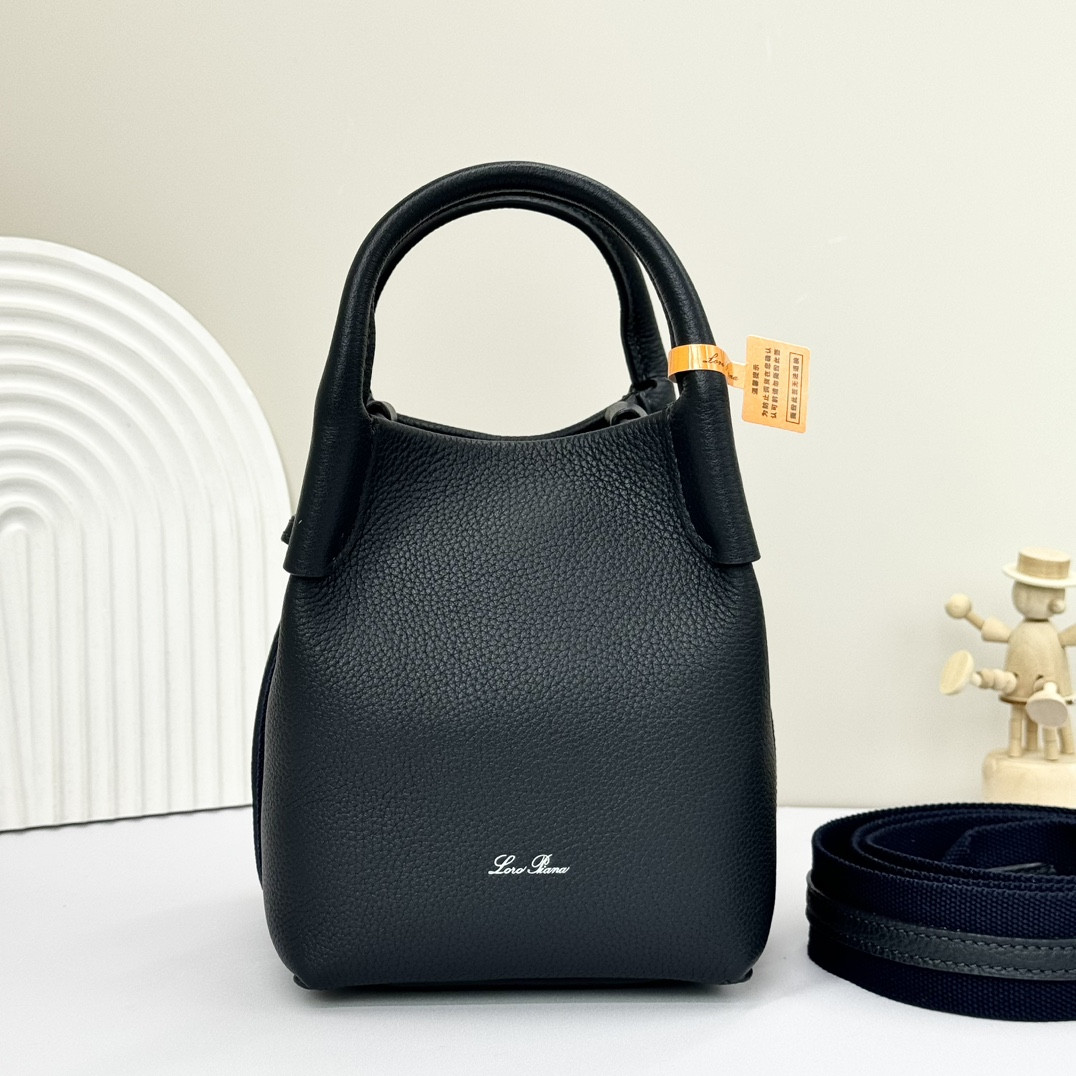 L0r0 P1ana Micro Bale bag Grained Calfskin 23 x 16 x 14 cm