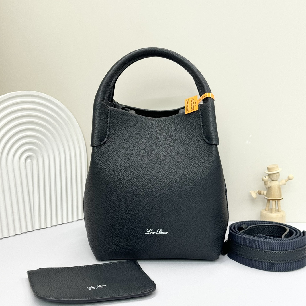 L0r0 P1ana Small Bale Bag Black Grained Calfskin 17 x 17 x 21 cm