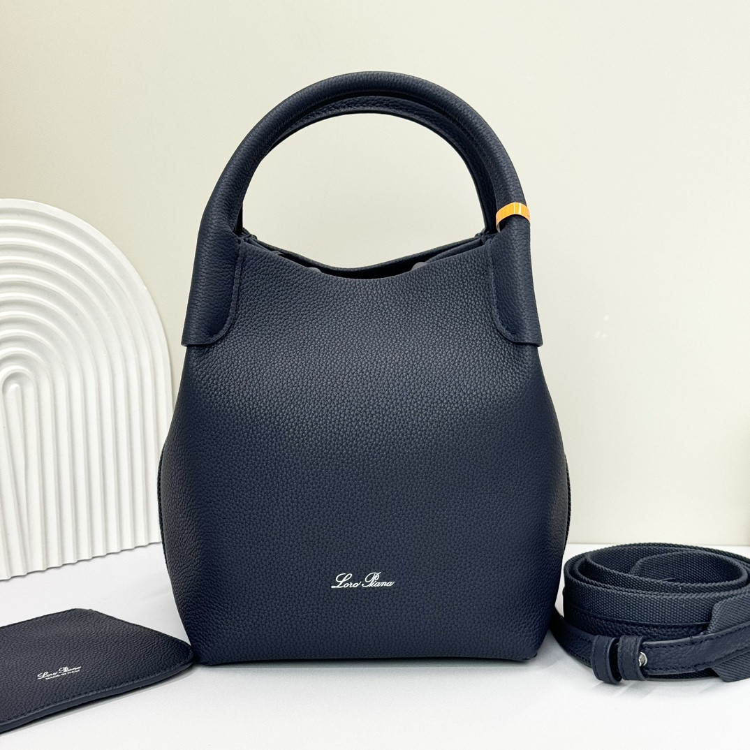 L0r0 P1ana Small Bale Bag Calfskin 17 x 17 x 21 cm