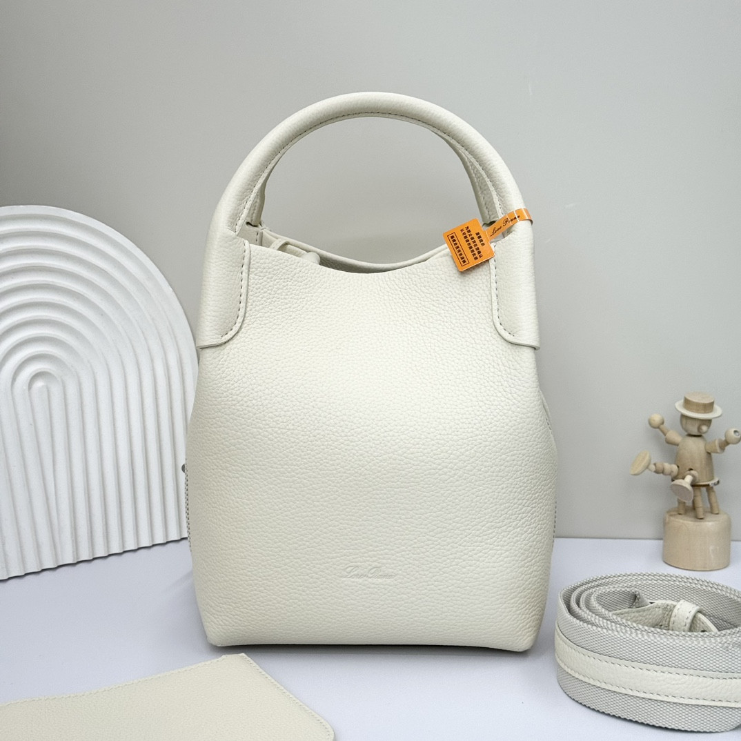 L0r0 P1ana Small Bale Bag Grained Calfskin 17 x 17 x 21 cm