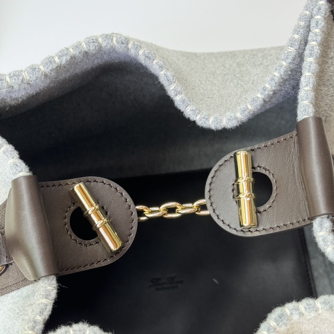 L0r0 P1ana Large Bale Bag 24 x 20 x 27 cm