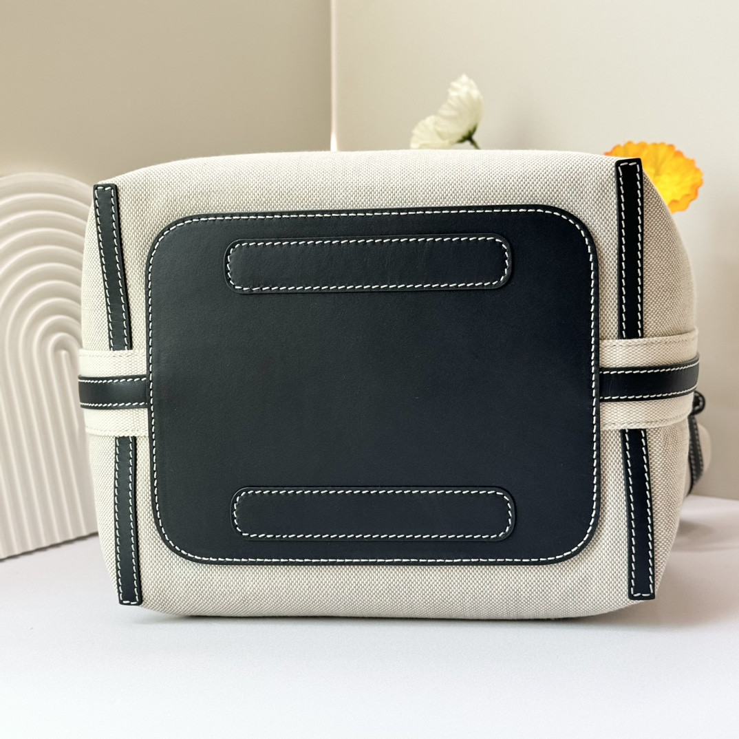 L0r0 P1ana Large Bale Bag 24 x 20 x 27 cm